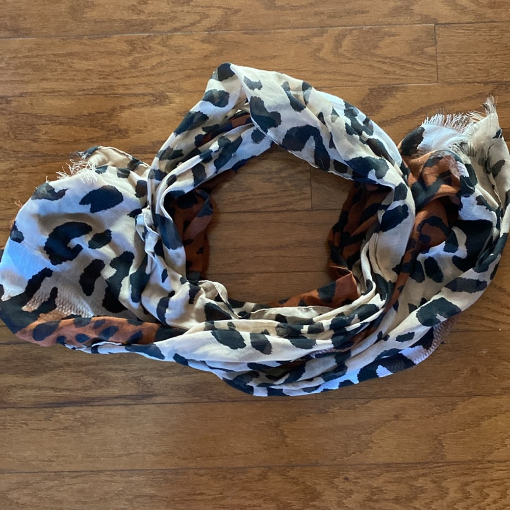 Animal Print Scarf 🧣 - Picture 2 of 8